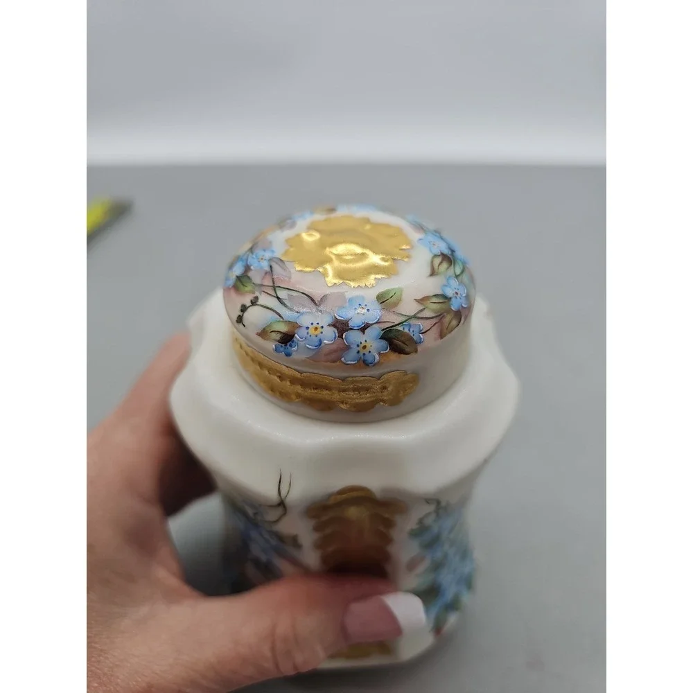Vintage‎ Floral Gold Embossed Porcelain Tea Caddy Woth Lid Victorian Elegant